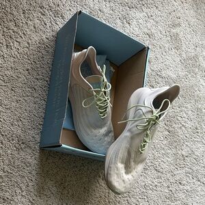 Saysh one sneaker sail